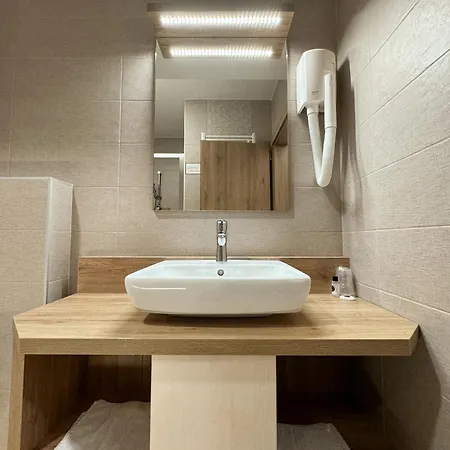 Hisa Ales クラーニ