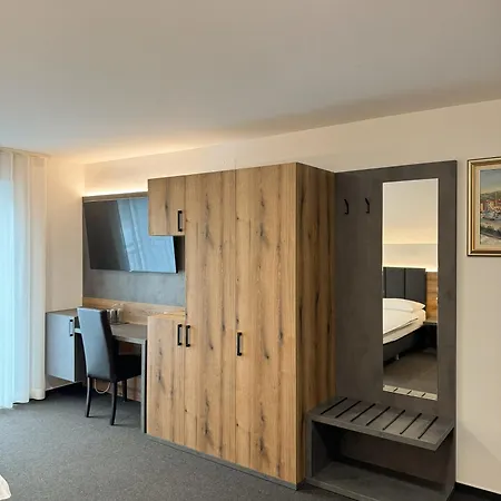 Hisa Ales Pensión Kranj