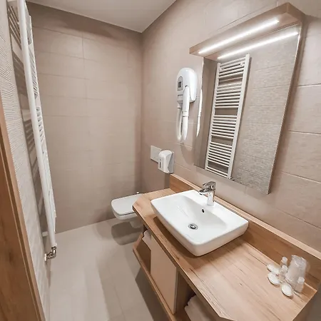 Hisa Ales クラーニ