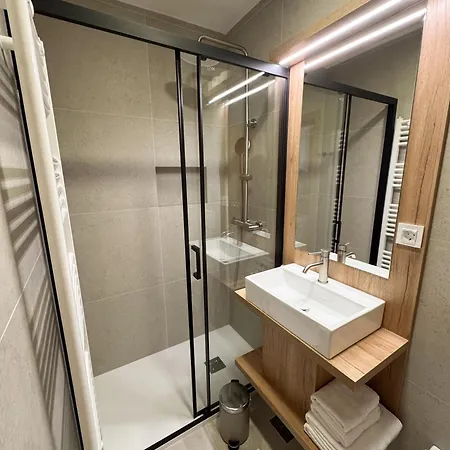 Hisa Ales 4* Κραν